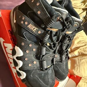 Nike Black and Tan Athletic Shoes